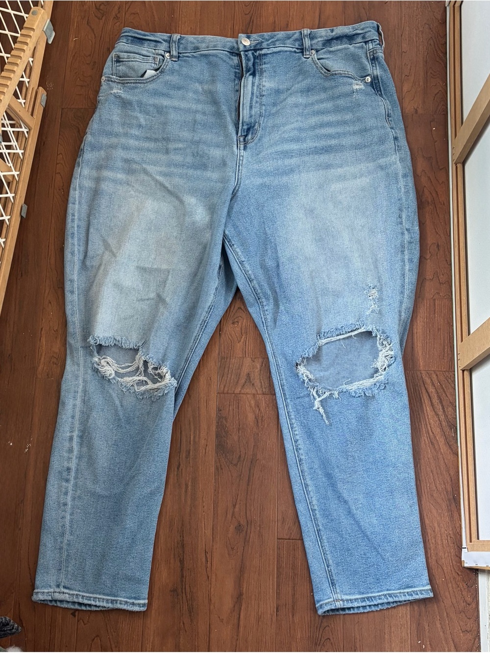 American Eagle Outfitters Light Blue Distressed Cropped Jeans